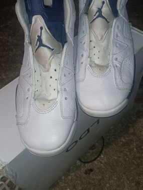 Air Jordan 6 Retro 2000 Midnight Navy Jordan Black and White I Sneaker